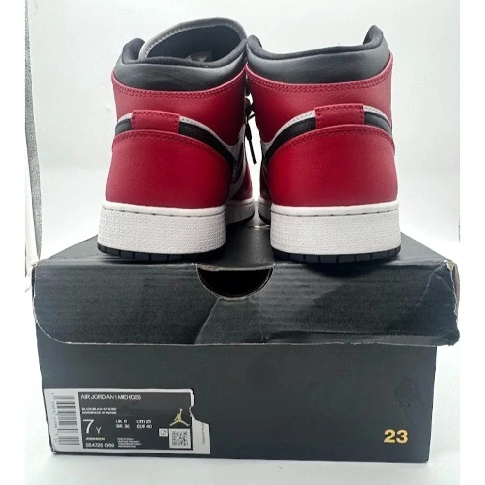 Nike Air Jordan 1 Mid Chicago Black Toe Size 7Y Lightly Worn ONCE 554725-069